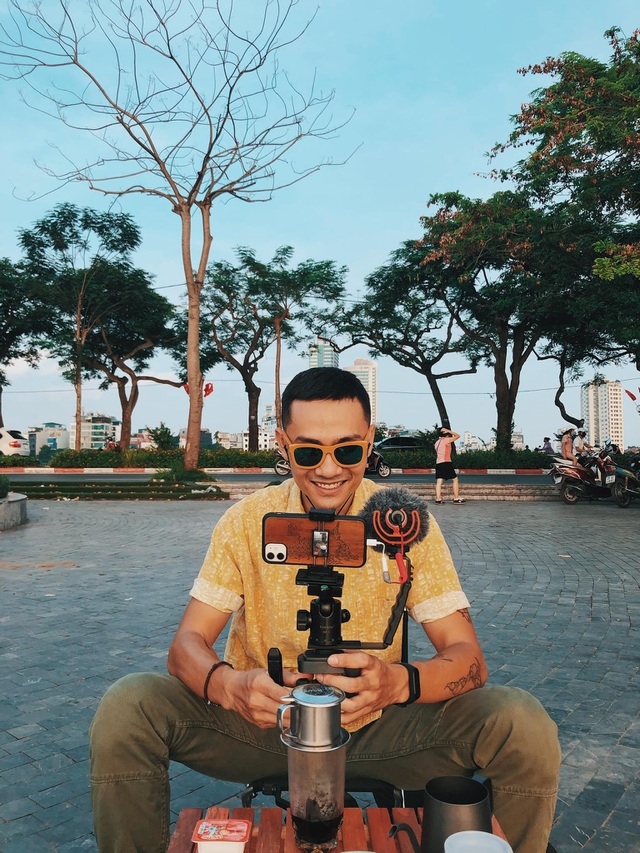 Hanoi tour guide’s online coffee making classes attract foreigners