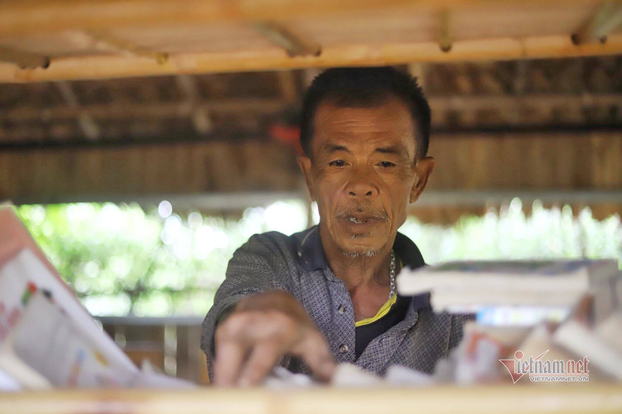 Free library for children in Hanoi river slum opened