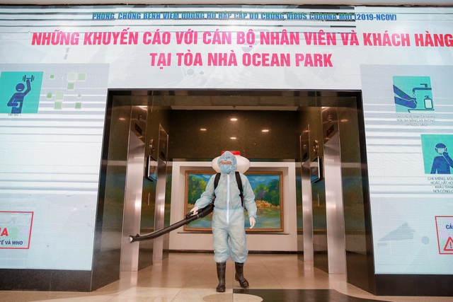 Hanoi buildings tighten control over coronavirus prevention