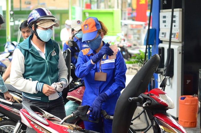 Petroleum prices in Vietnam fall to 11-year low