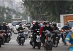 Hanoi streets crowded again despite social distancing instruction