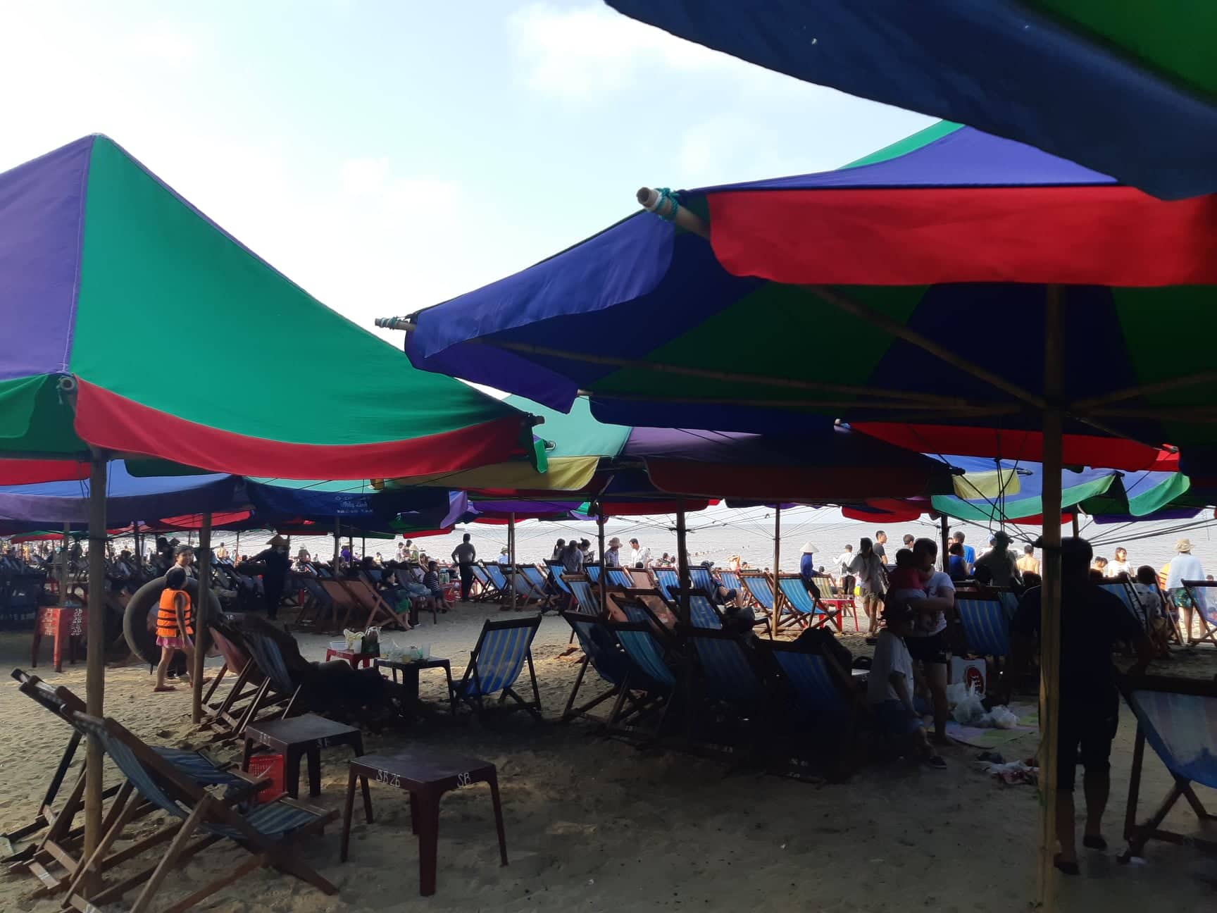 Illegal business remains rampant on Hai Phong's beach despite ban