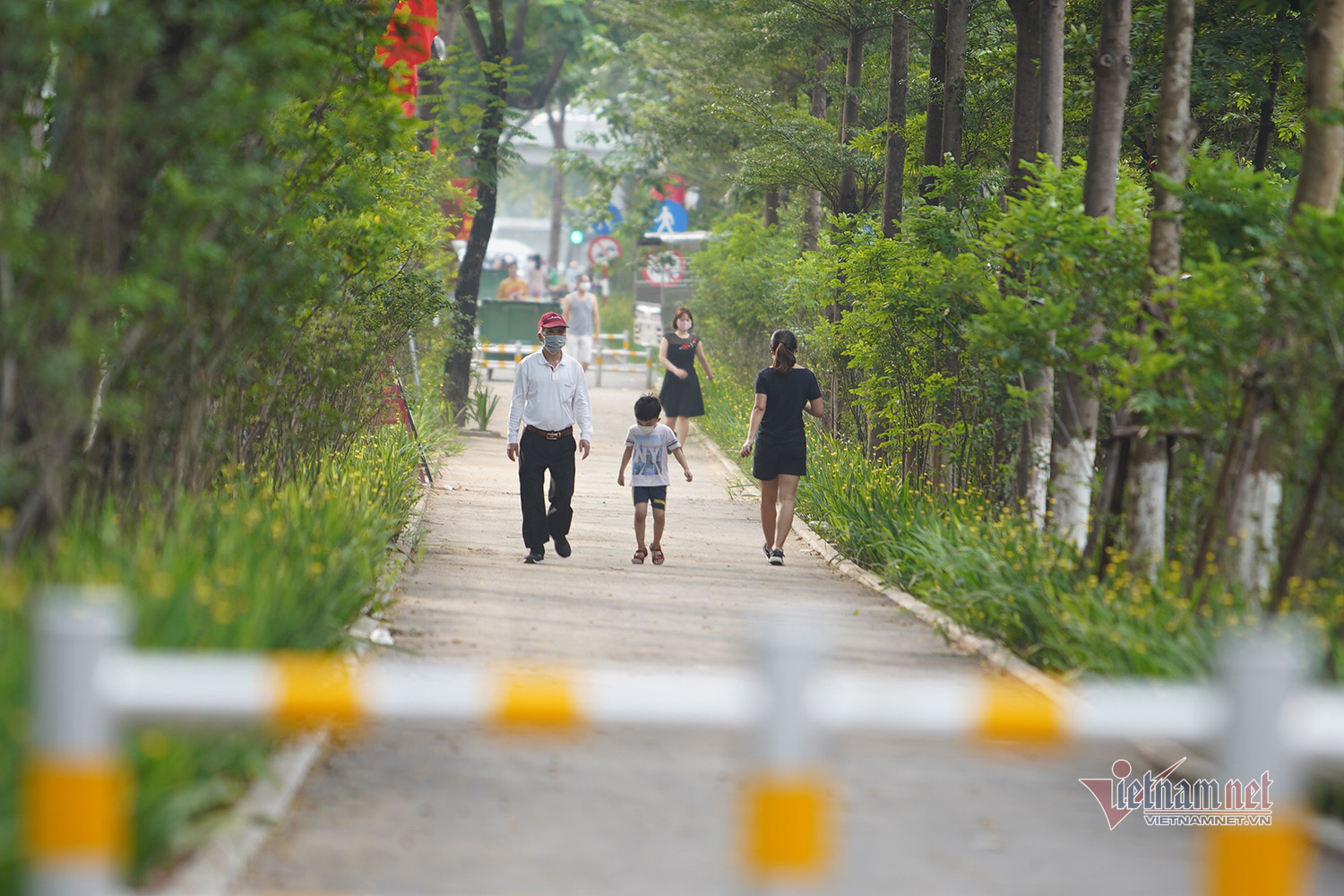 Polluted Hanoi canal turned into pedestrian path