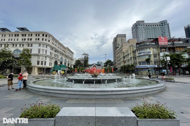 Many tourist sites in HCM City suspended due to Covid-19