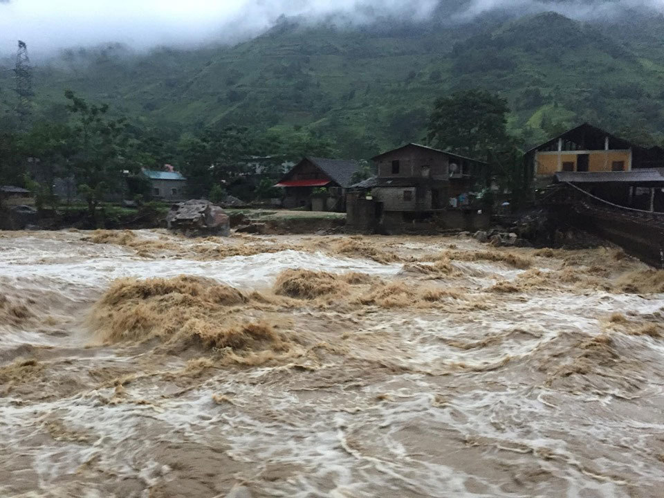 Flash flood ravages Sapa