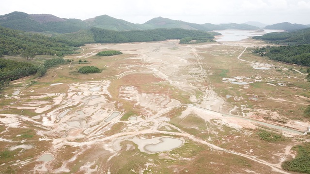 Quang Ninh’s largest freshwater lake dries up