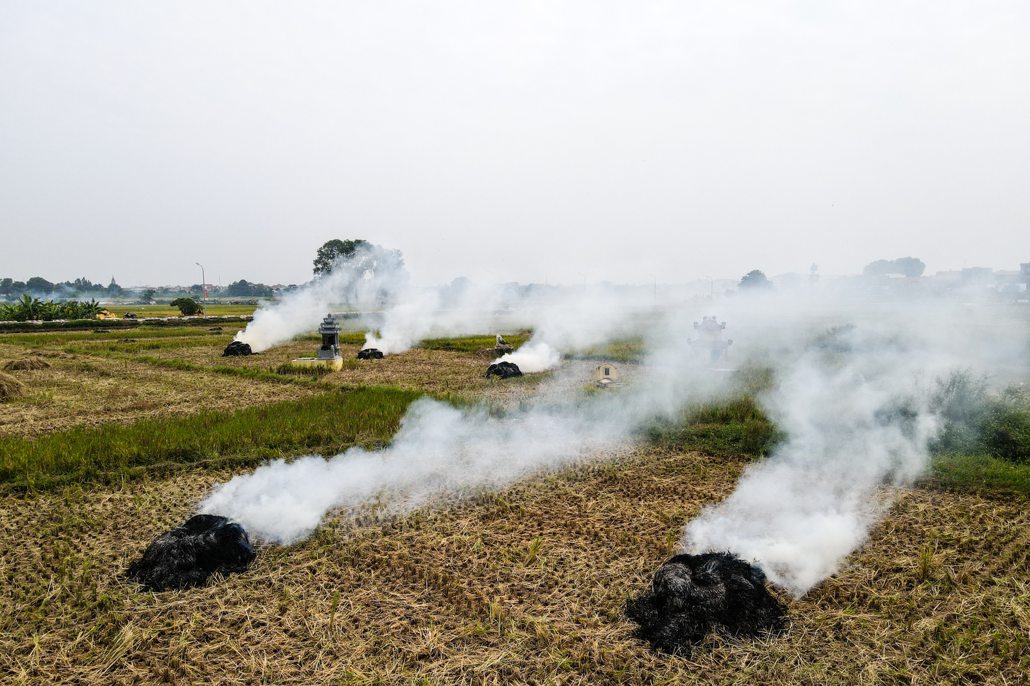Straw burning worsens Hanoi air pollution