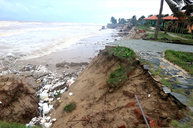 Hoi An luxury resorts threatened by erosion