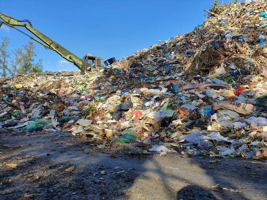 Bac Lieu faces rubbish problem as waste treatment project stagnates