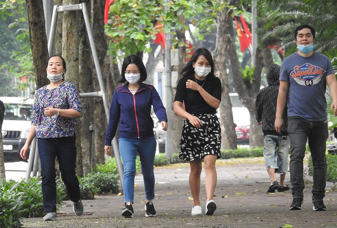 Hanoi ban shoppers without face masks at shopping centres