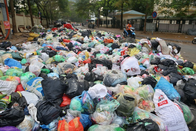 Waste remains a problem in Hanoi