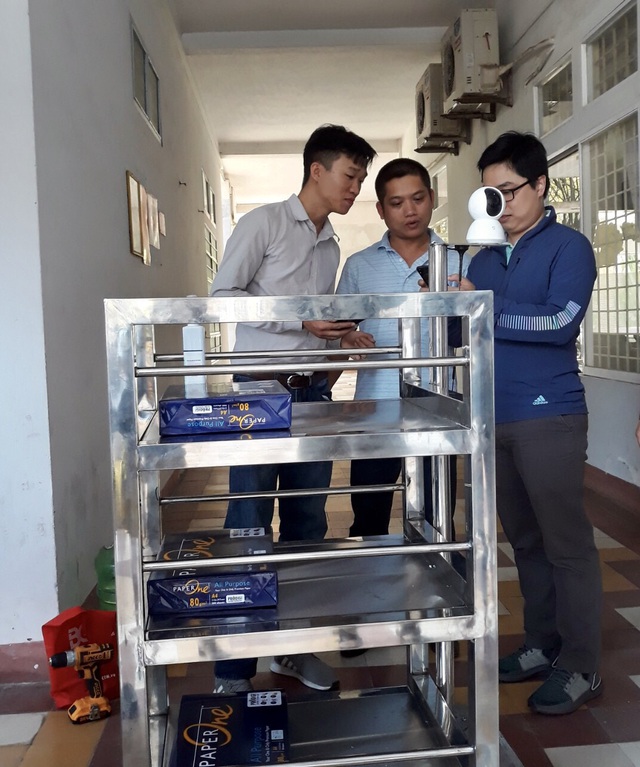 Danang university builds delivery robots for quarantine areas