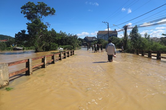 Lam Dong hit by flashflood
