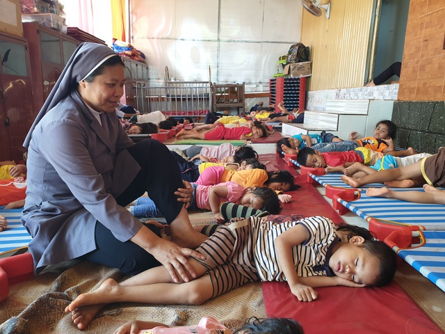 Nun takes care of hundreds of orphanage children