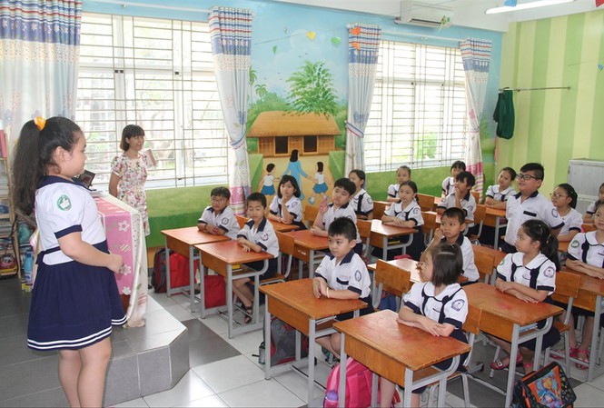 HCM City struggles with class shortage at public schools
