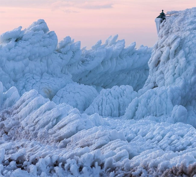 Sóng đông lạnh được phát hiện trên bờ biển Croatia