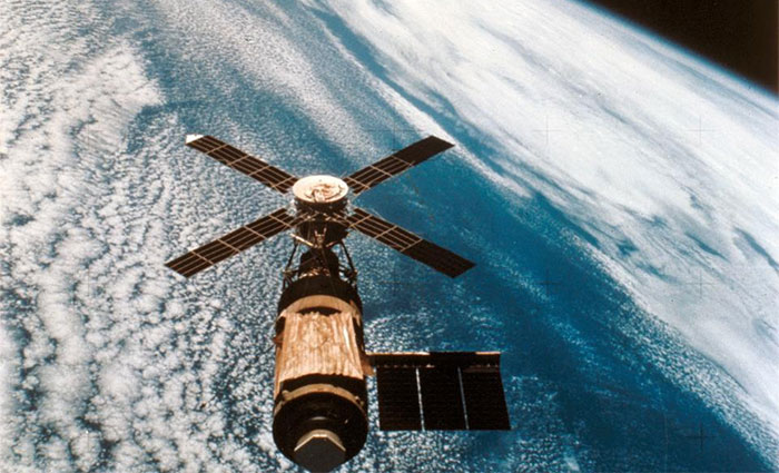 Hình ảnh trạm vũ trụ Skylab do các phi hành gia cuối cùng chụp từ tàu vũ trụ Apollo.