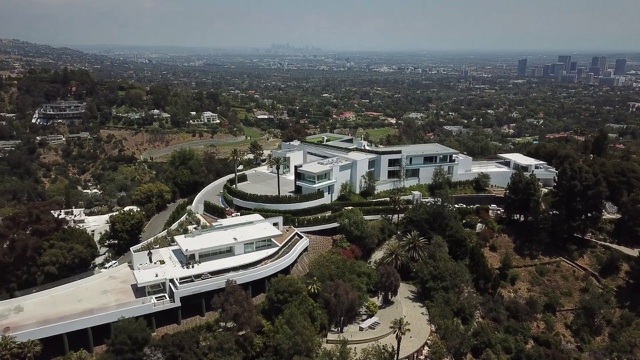 Hình ảnh bên trong căn nhà rộng nhất thế giới sau 8 năm xây bí mật - Hình 9