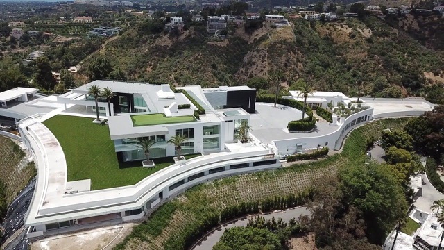 Hình ảnh bên trong căn nhà rộng nhất thế giới sau 8 năm xây bí mật - Hình 1