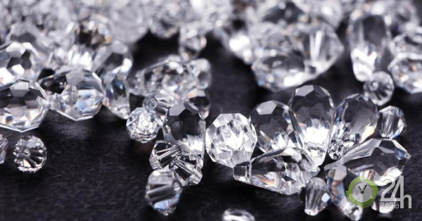 Khu chợ bên ngoài nghèo nàn, bên trong buôn bán kim cương như bán rau