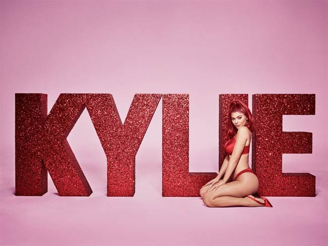 Có thể thấy Kylie luôn mặc đồ bơi đồng bộ.