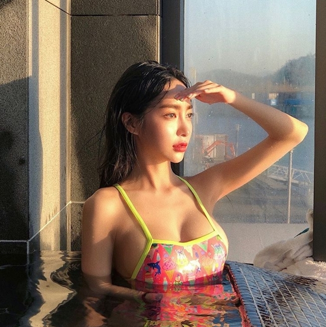 Cô mẫu trẻ sở hữu lượng fan hùng hậu gần 200 ngàn người hâm mộ nhờ vào vẻ đẹp pha trộn giữa thơ ngây và nóng bỏng.