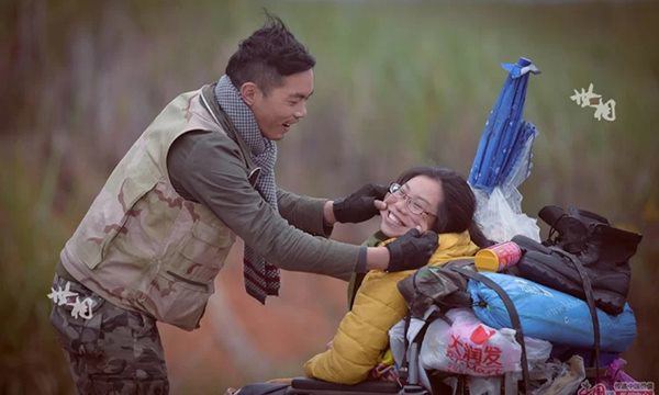 Cùng bạn gái liệt nửa người đi phượt, cặp đôi nhận cái kết bất ngờ - 1