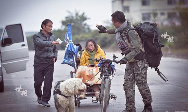 Cùng bạn gái liệt nửa người đi phượt, cặp đôi nhận cái kết bất ngờ - 2