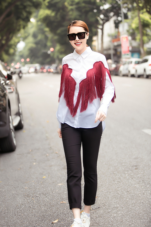 Quế Vân gây choáng khi mặc