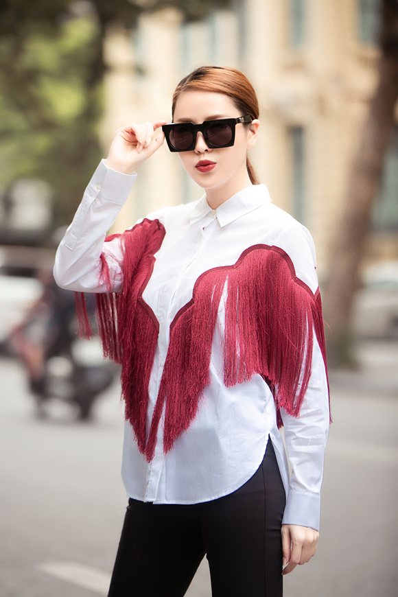 Quế Vân gây choáng khi mặc