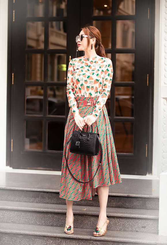 Quế Vân gây choáng khi mặc