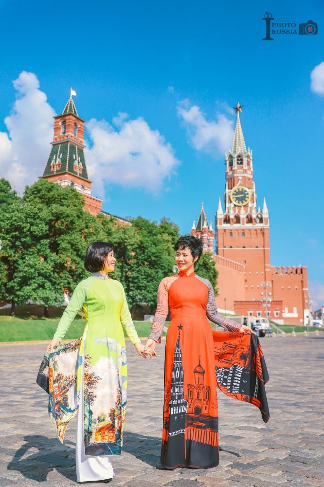 Rạng rỡ áo dài Việt trước cung điện Kremlin - 9