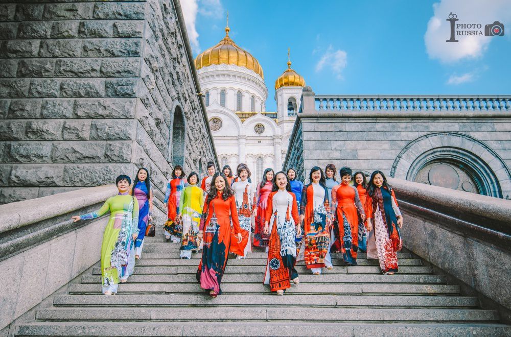 Rạng rỡ áo dài Việt trước cung điện Kremlin - 2