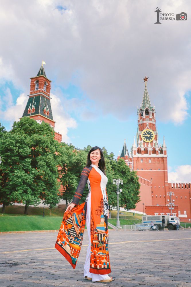 Rạng rỡ áo dài Việt trước cung điện Kremlin - 11
