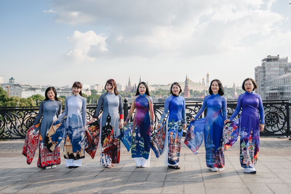 Rạng rỡ áo dài Việt trước cung điện Kremlin - 7