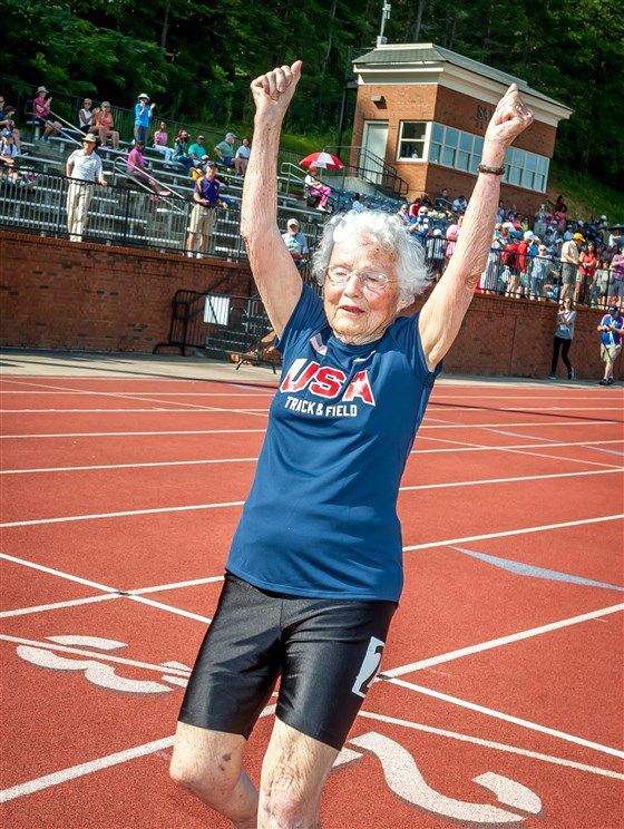 Cụ bà 103 tuổi vô địch thi chạy, gây bão trên mọi đường đua - 2