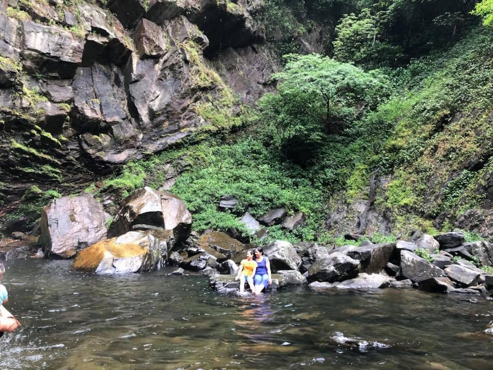 Mải mê sống ảo, nhiều du khách rước hoạ vào thân - 1