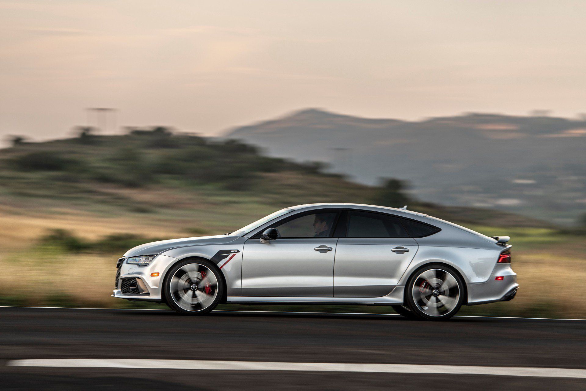 Biến Audi RS7 Sportback thành xe bọc thép nhanh nhất thế giới - 5