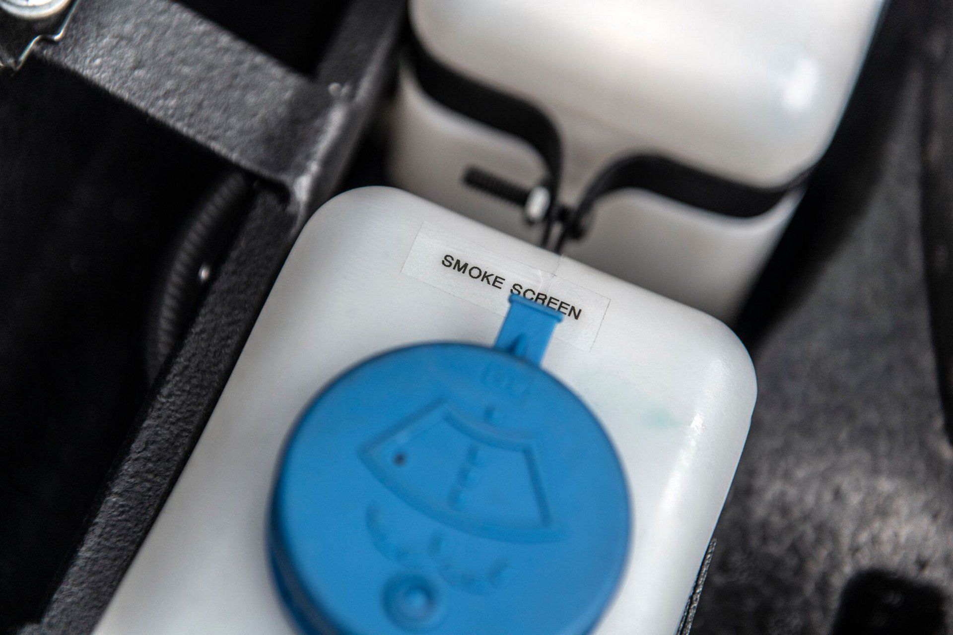 Biến Audi RS7 Sportback thành xe bọc thép nhanh nhất thế giới - 18