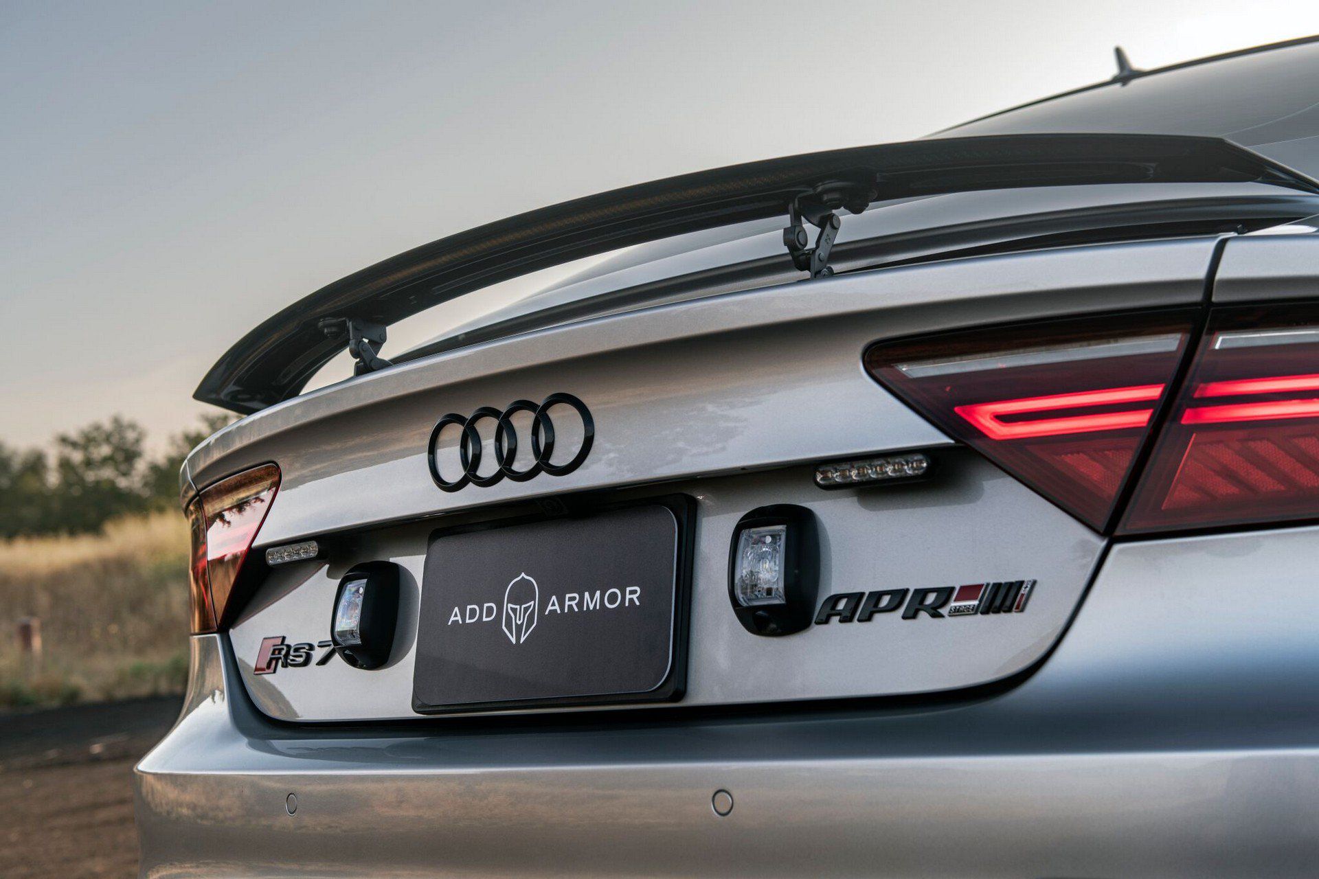 Biến Audi RS7 Sportback thành xe bọc thép nhanh nhất thế giới - 7