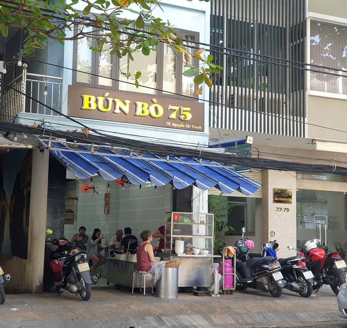 Chủ quán “chặt chém” khách rồi nói “thấy đắt đừng có ăn” - 1