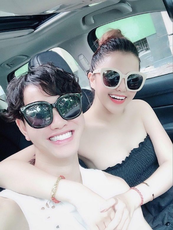 Nhân vật trong bức ảnh chồng xấu vợ đẹp: “Khi vợ bạn mặc đẹp, thì bạn mặc gì cũng sang” - 2