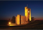 Lâu đài trung cổ tuyệt đẹp từ thế kỷ 18 với những tòa tháp và sân bay trực thăng được rao bán với giá 1,25 triệu bảng