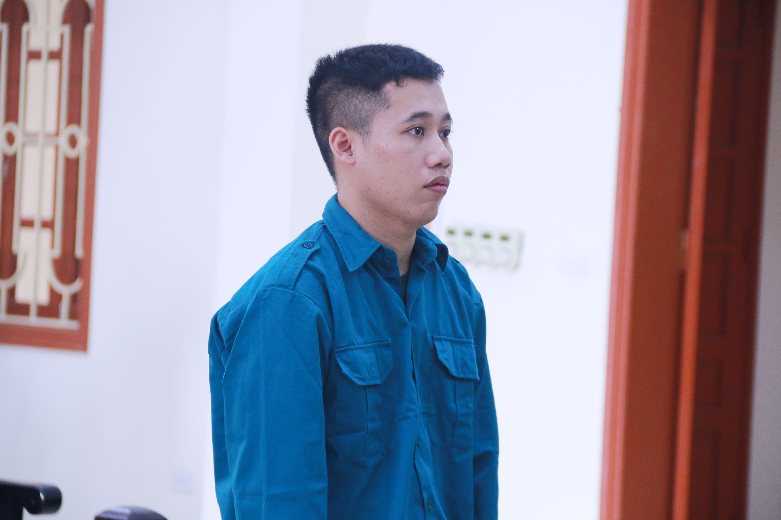 “Siêu trộm” đột nhập nhà đại gia ung dung hút xì gà rồi “cuỗm” 200 cây vàng - 2