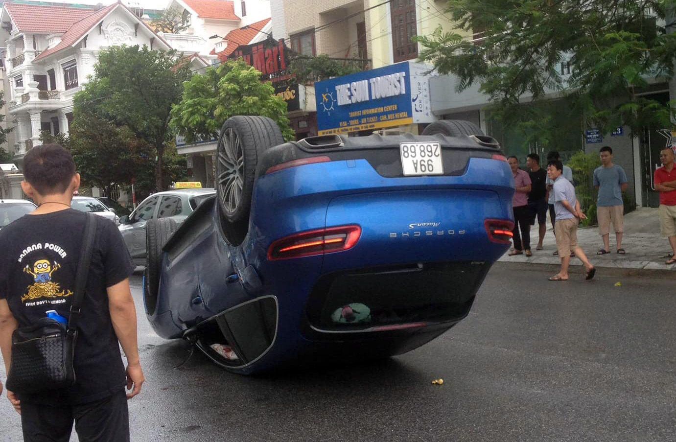 Nhờ bão mà người dân phát hiện ra điều ngạc nhiên: Porsche Macan S lật ngửa lộ biển số trùng Toyota Vios