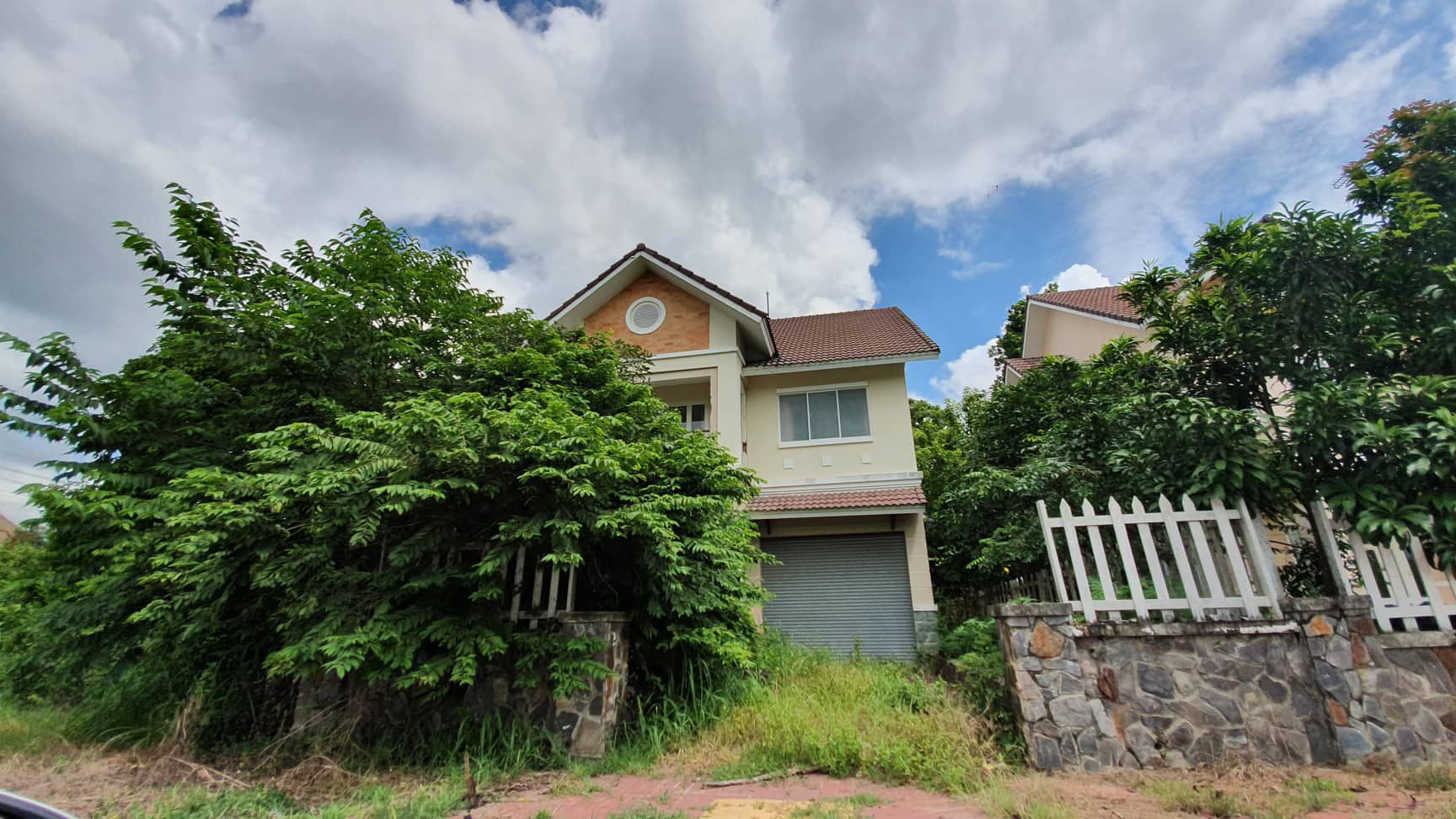 La liệt chung cư, biệt thự bỏ hoang ở Nhơn Trạch - 5