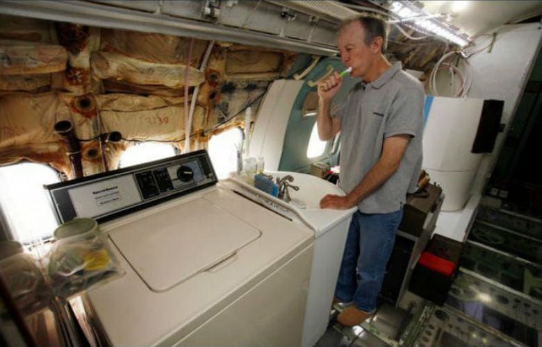 Người đàn ông đã biến một chiếc máy bay cũ thành một căn nhà độc nhất vô nhị để ở - 4