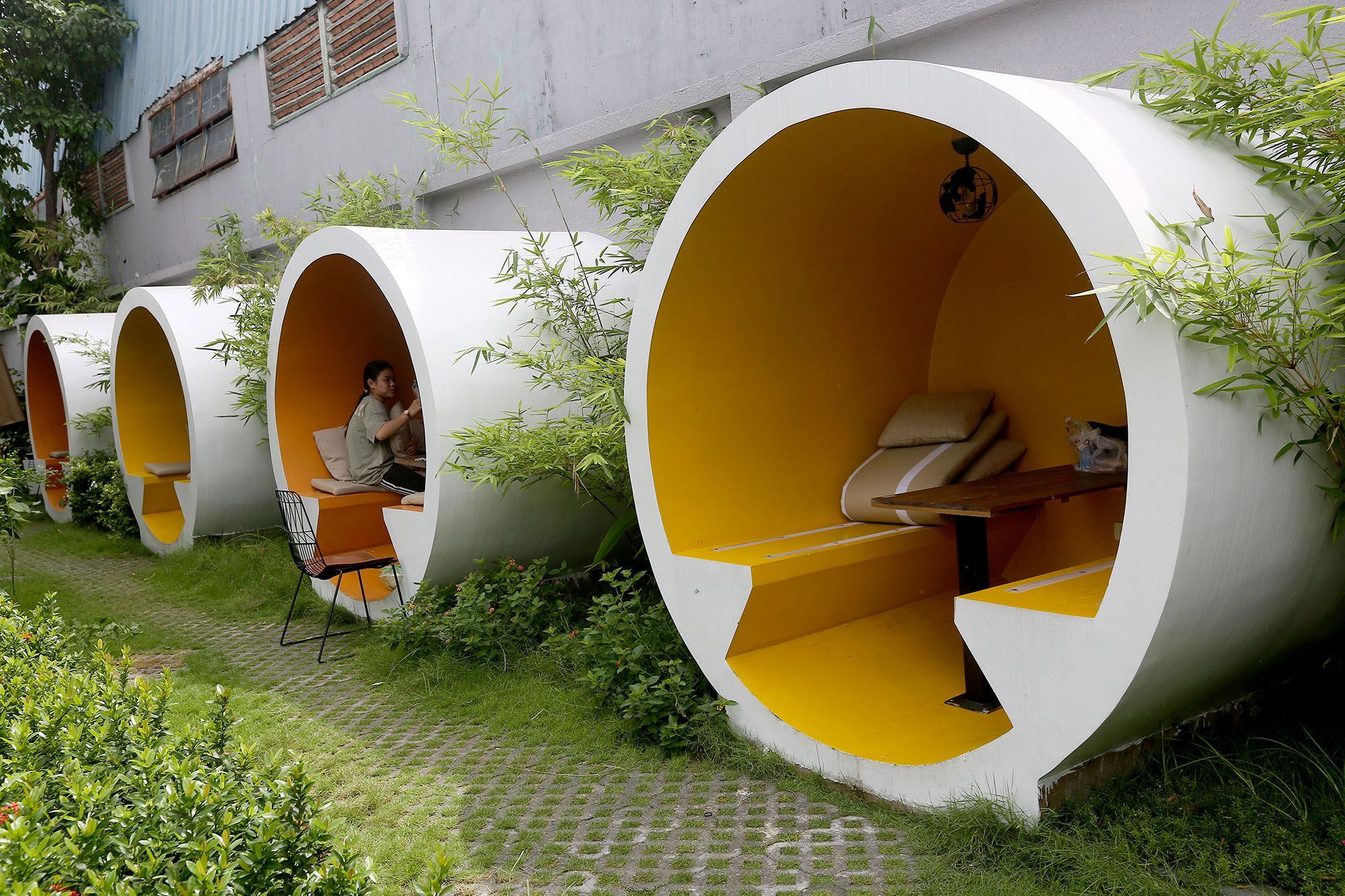 cà phê ống cống.jpg