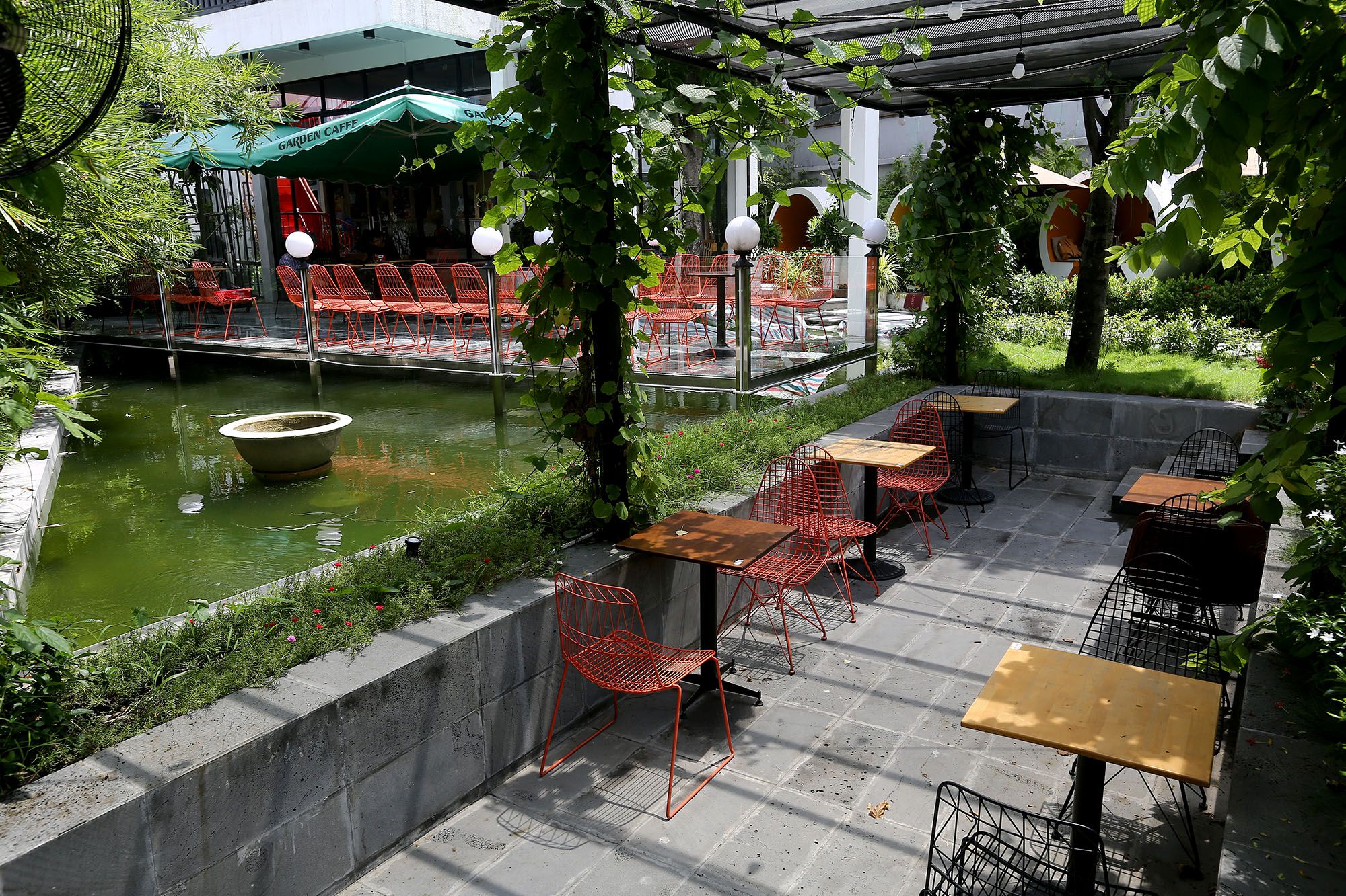 cà phê ống cống.jpg