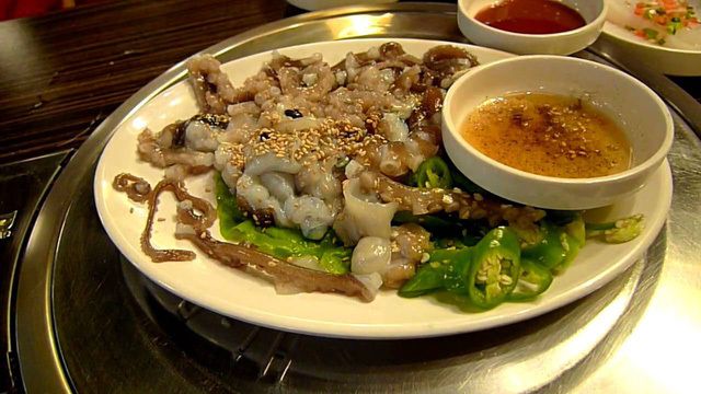 Những món ăn sống “kinh dị” nhất thế giới, Việt Nam cũng góp mặt - 6